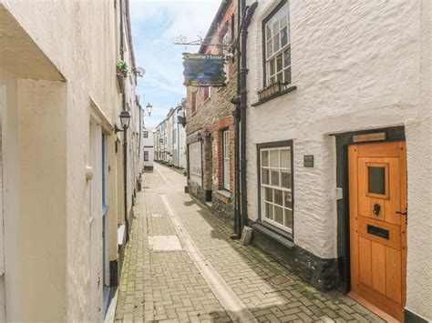 Tudor Cottage in Looe, Cornwall 